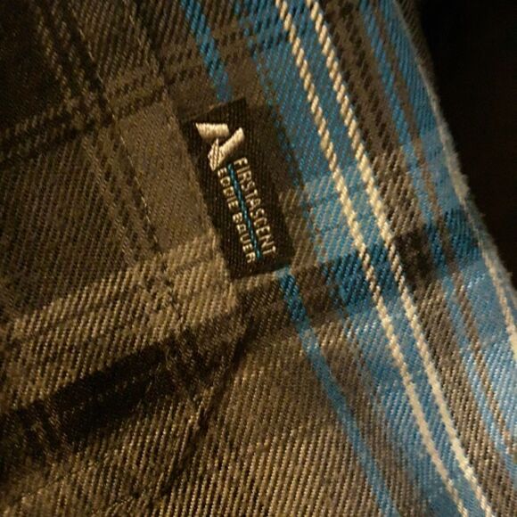 Eddie Bauer, First Ascent, button down longsleeve. Mens medium., new condition - Picture 3 of 8